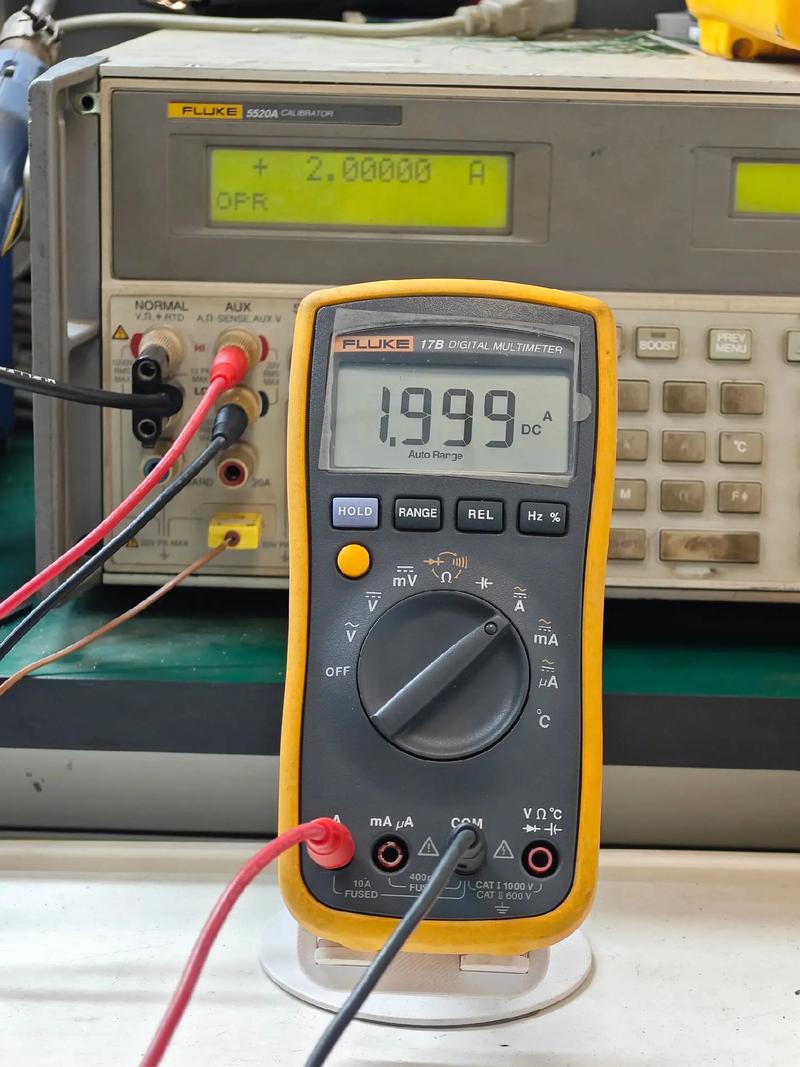 Fluke 17B精度测试 维修后的专业验证之旅#专业维修 #仪器仪表 #万仪器仪表修理